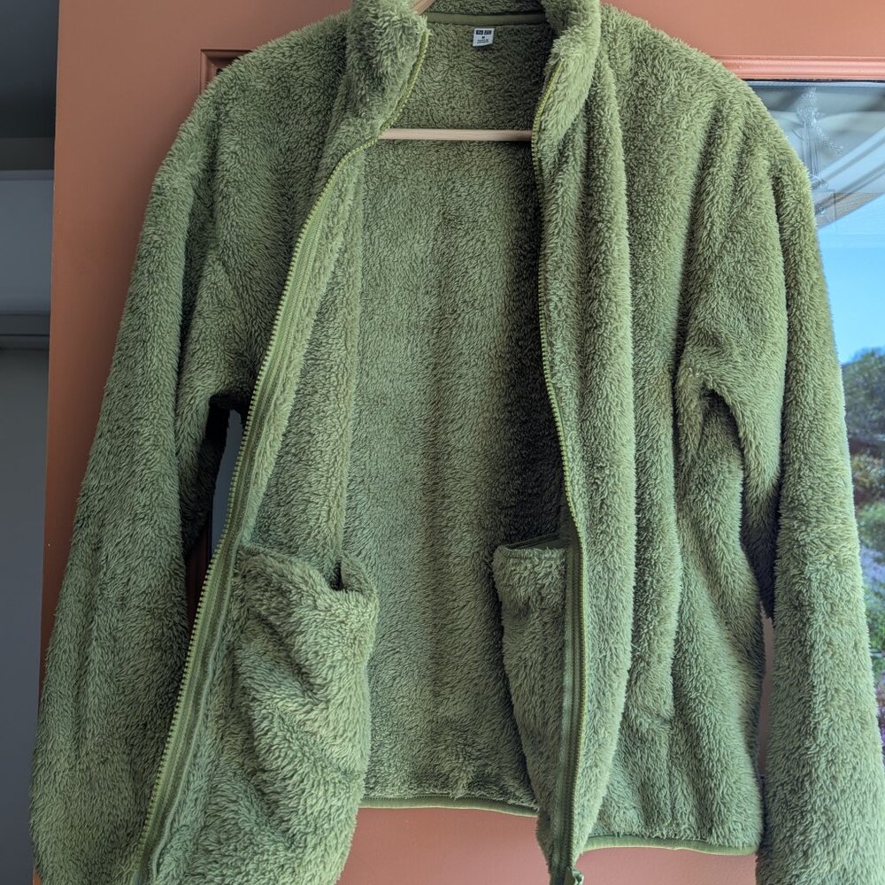 Uniqlo Fluffy Lime Green Fleece (NWOT) - Picture 3 of 6